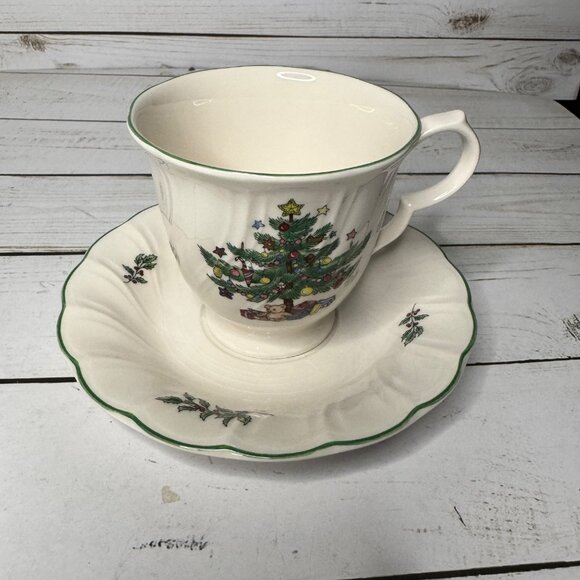Nikko Happy Holidays Coffee Tea Cups & Saucers Lot of 4 Christmas Tree Japan - Picture 4 of 9